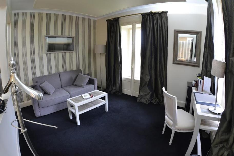 Domaine De Joinville Hotel